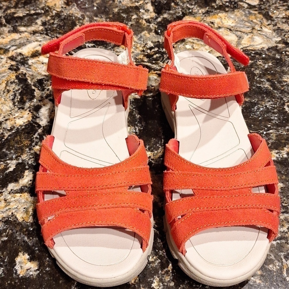 Womens Lands End hook and loop sandals size 8B. EUC